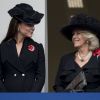 Kate Middleton, enceinte de son 2e enfant, au côté de Camilla Parker Bowles lors de la célébration du remembrance sunday le 09 novembre 2014 au Cénotaphe de Whitehall, à Londres.
