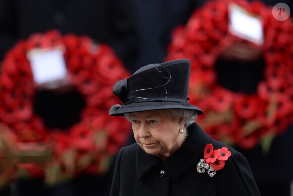 La reine Elizabeth II au cours de la célébration du remembrance sunday le 09 novembre 2014 au Cénotaphe de Whitehall, à Londres.