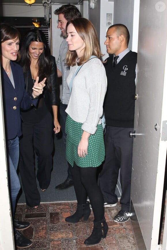 Jennifer Garner, Emily Blunt, John Krasinski et Luciana Barroso à la sortie du restaurant Madeo à West Hollywood, le 12 novembre 2014.