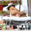 Exclusif - Eva Longoria profite d'un après-midi ensoleillé sur une plage de Miami. Le 7 novembre 2014.