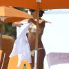 Exclusif - Eva Longoria profite d'un après-midi ensoleillé sur une plage de Miami. Le 7 novembre 2014.