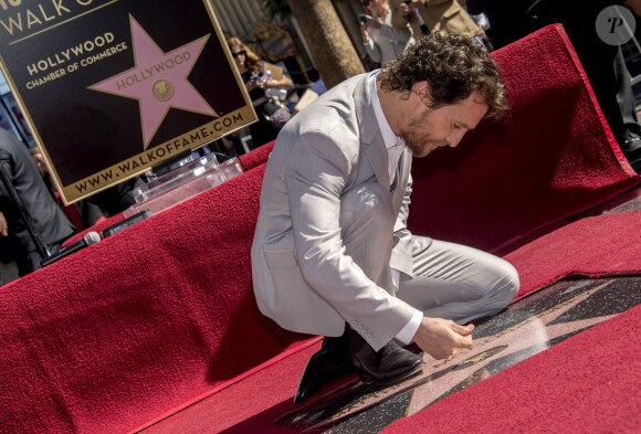 Matthew McConaughey reçoit son étoile sur le Hollywood Walk of Fame à Los Angeles, le 17 novembre 2014.