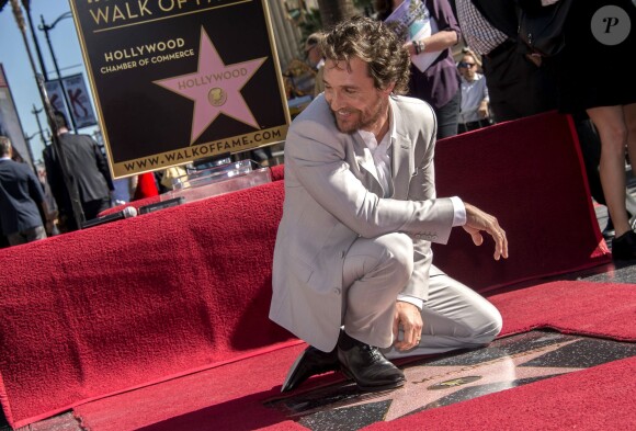 Matthew McConaughey reçoit son étoile sur le Hollywood Walk of Fame à Los Angeles, le 17 novembre 2014.