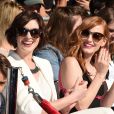 Anne Hathaway et Jessica Chastain sur le Hollywood Walk of Fame à Los Angeles, le 17 novembre 2014.