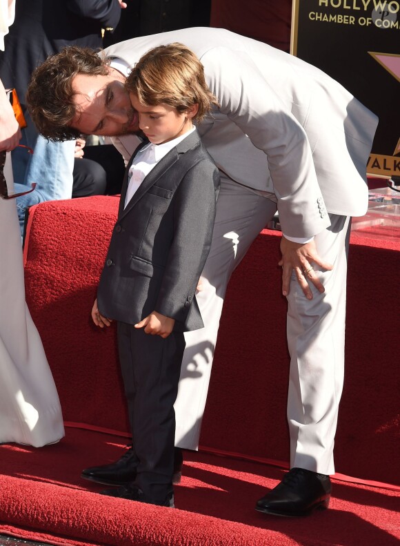 Matthew McConaughey et Levi sur le Hollywood Walk of Fame à Los Angeles, le 17 novembre 2014.