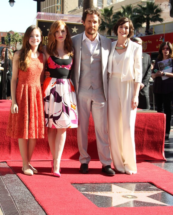 Mackenzie Foy, Matthew McConaughey, Anne Hathaway, Jessica Chastain - Matthew McConaughey reçoit son étoile sur le Walk of Fame à Hollywood, le 17 novembre 2014.