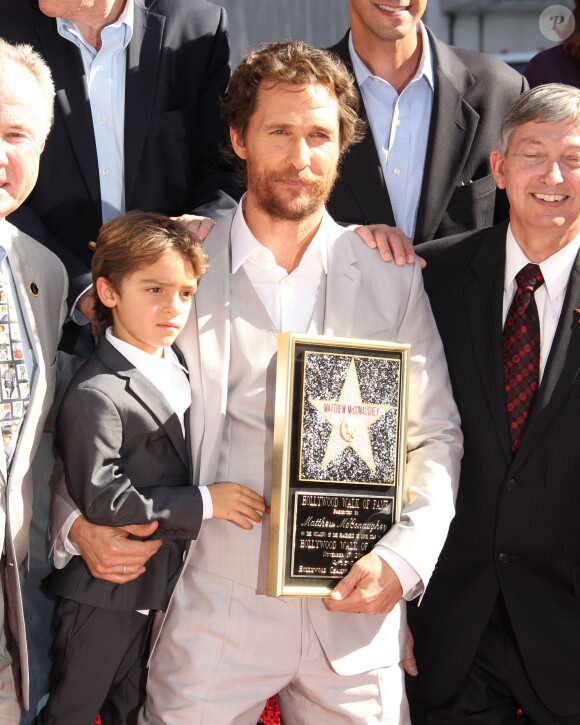 Matthew McConaughey, Levi McConaughey - Matthew McConaughey reçoit son étoile sur le Walk of Fame à Hollywood, le 17 novembre 2014.