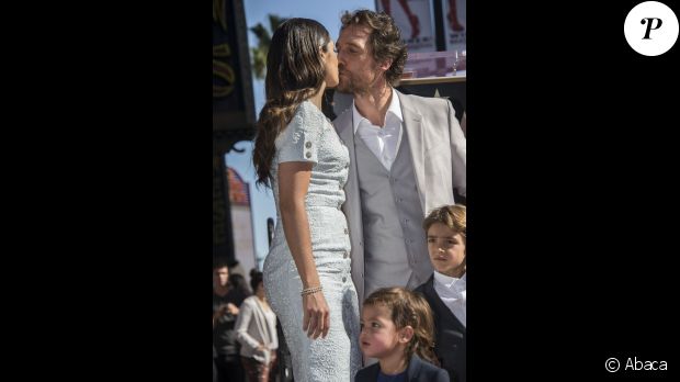 Matthew McConaughey reçoit son étoile sur le Walk of Fame avec sa famille. Los Angeles, le 17 novembre 2014. (Crédit : Abaca TV)