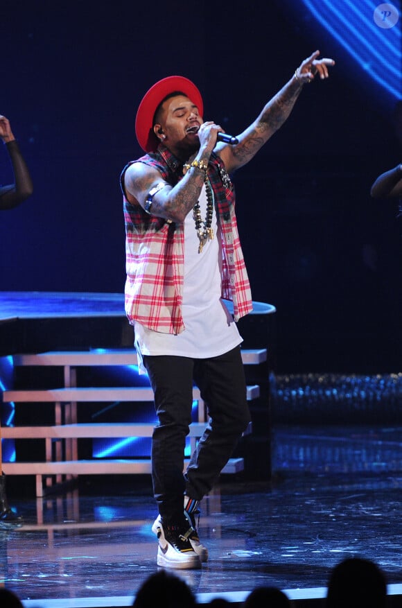 Chris Brown sur la scène des Annual Latin Grammy Awards au MGM Grand Garden Arena à Las Vegas, le 20 novembre 2014.