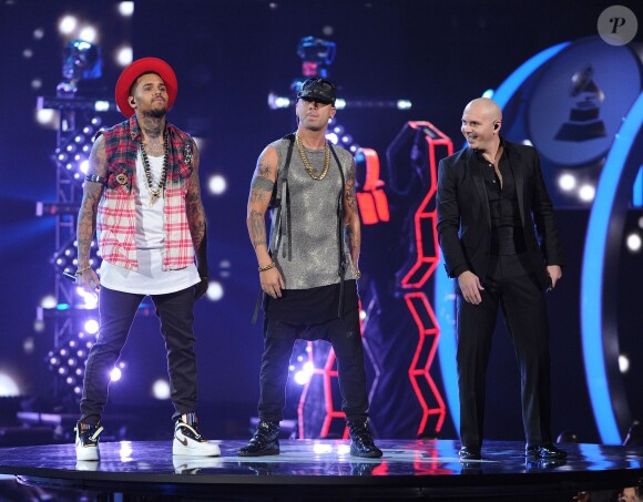 Wisin, Chris Brown et Pitbull sur la scène des Annual Latin Grammy Awards au MGM Grand Garden Arena à Las Vegas, le 20 novembre 2014.