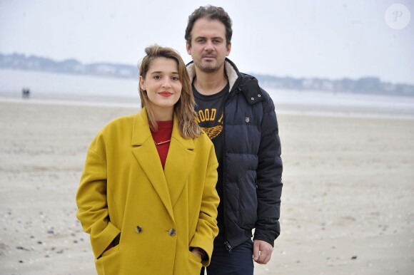Lola Bessis et Ruben Amar posent pour le photocall du film Swim Little Fish Swim lors du Festival du Cinéma et Musique de Film de La Baule le 22 novembre 2014