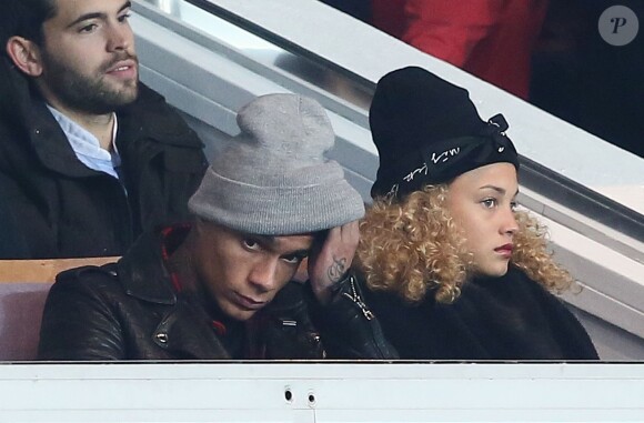 Gregory Van Der Wiel et sa compagne Stéphanie Bertram Rose lors du match entre le PSG et Marseille au parc des Princes à Paris le 9 novembre 2014