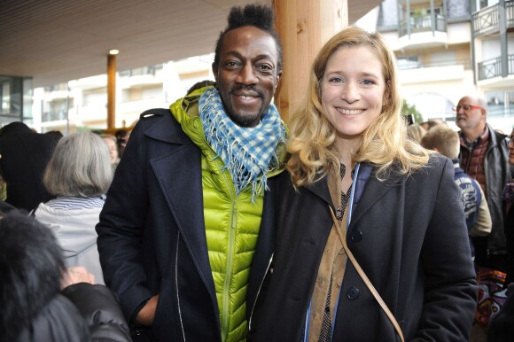 Marco Prince et Natacha Régnier sur le marché de La Baule à l'occasion du Festival de cinéma et de musique de film de La Baule le 23 novembre 2014