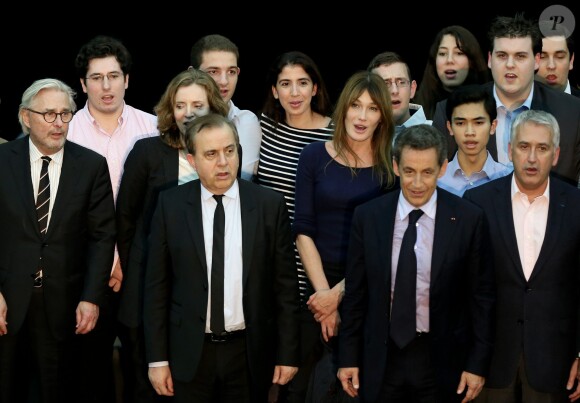 Carla Bruni-Sarkozy et Nicolas Sarkozy lors du meeting de celui-ci à Boulogne-Billancourt le 25 novembre 2014