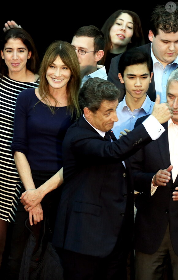 Carla Bruni-Sarkozy et Nicolas Sarkozy lors du meeting de celui-ci à Boulogne-Billancourt le 25 novembre 2014