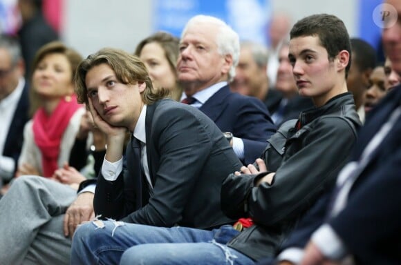 Pierre, Jean et Louis Sarkozy au meeting de leur père Nicolas Sakozy à Boulogne-Billancourt le 25 novembre 2014
