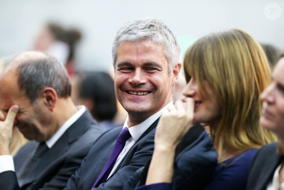 Laurent Wauquiez, Carla Bruni-Sarkozy lors du meeting de Nicolas Sakozy à Boulogne-Billancourt le 25 novembre 2014. Celebs attend the Former French president and candidate for the presidency of French right-wing main opposition party UMP Nicolas Sarkozy meeting in Boulogne-Billancourt, a Paris suburb, on November 25, 2014.25/11/2014 - Boulogne-Billancourt
