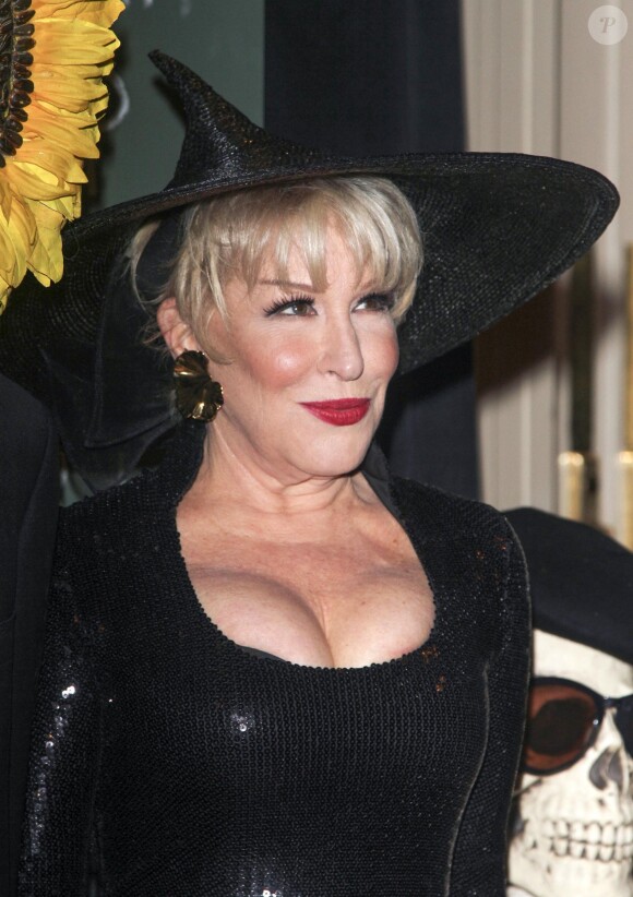 Bette Midler - Présentation du 19e gala "Hulaween" au Waldorf Astoria à New York. Le 31 octobre 2014