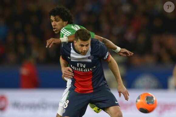 Thiago Motta et Brandao lors du match entre le Paris Saint-Germain et l'AS Saint-Etienne, le 16 mars 2014 au Parc des Princes à Paris