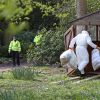 Les officiers de la police scientifique ont inspecté la maison de Peaches Geldof le 8 avril 2014. La propriété, située à Wrotham dans le Kent, semble avoir été abandonnée depuis par Tom Cohen, l'époux de Peaches, et leurs deux fils.