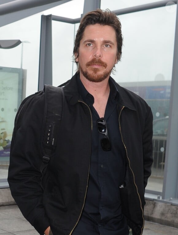 Exclusif - Christian Bale à l'aéroport Heathrow de Londres pour prendre un avion, le 17 février 2014.