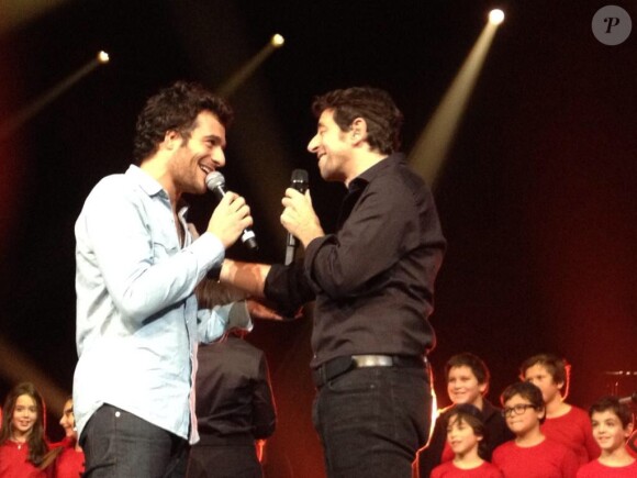 Amir et Patrick Bruel sur scène à Paris, 2014