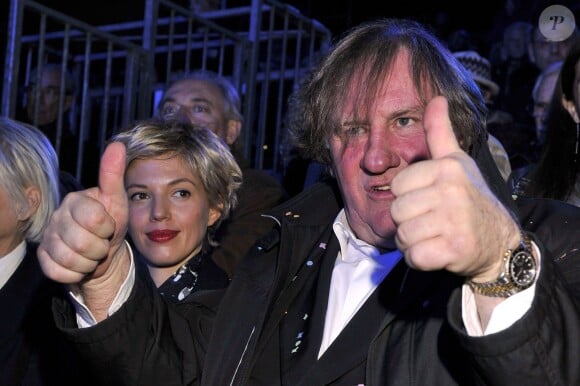 Gérard Depardieu et sa compagne Clémentine Igou participent à la soirée d'ouverture du 130e Carnaval de Nice "Roi de la Gastronomie", le 14 février 2014 à Nice, place Masséna.