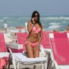 Claudia Romani profite d'un après-midi ensoleillé sur une plage de Miami. Le 1er décembre 2014.