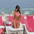  Claudia Romani profite d'un apr&egrave;s-midi ensoleill&eacute; sur une plage de Miami. Le 1er d&eacute;cembre 2014. 