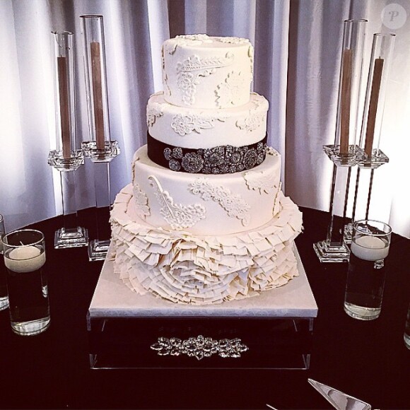 Le gâteau de mariage d'Xzibit (né Alvin Joiner) et Krista Joiner.