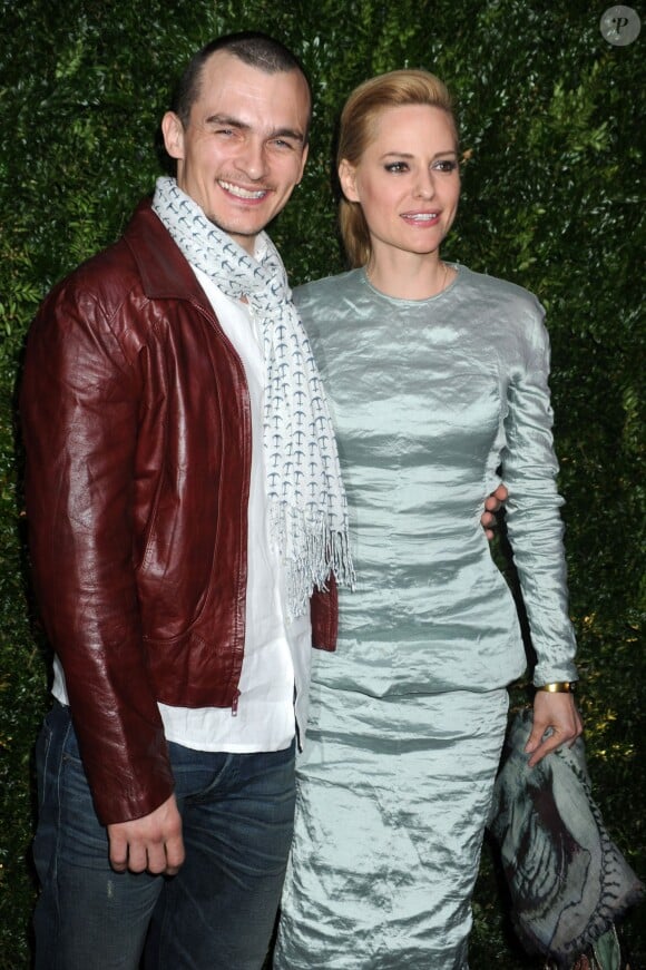 Rupert Friend et sa fiancée Aimee Mullins à New York, le 22 avril 2014.