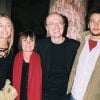 Philippe Geluck avec sa femme Dany et leurs enfants Antoine et Lola lors de l'exposition 'Le Chat s'expose' à Paris le 28 octobre 2003
