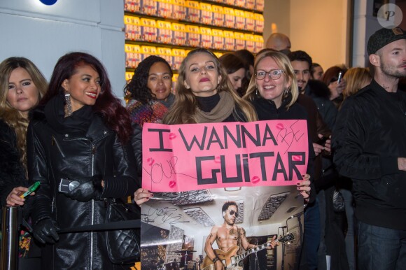 Le magasin colette a accueilli la séance de dédicaces du livre de Lenny Kravitz. Paris, le 4 décembre 2014.