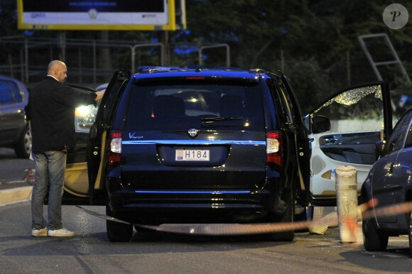La Police judiciaire des Alpes Maritimes procède aux premiers relevés de preuves sur le véhicule où Hélène Pastor et son chauffeur on été victimes d'un assassinat devant l'hôpital de l'Archet à Nice le 6 mai 2014.