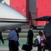 Angelina Jolie arrive au Burbank Airport, avec ses enfants, en provenance de New York, à Los Angeles, le 7 décembre 2014.