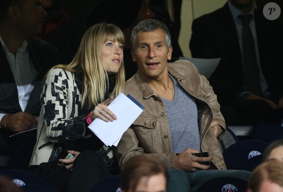 Nagui et sa femme Mélanie Page - People assistent au match de football de la Ligue des Champions entre le PSG et Chelsea au Parc des Princes à Paris le 2 avril 2014.