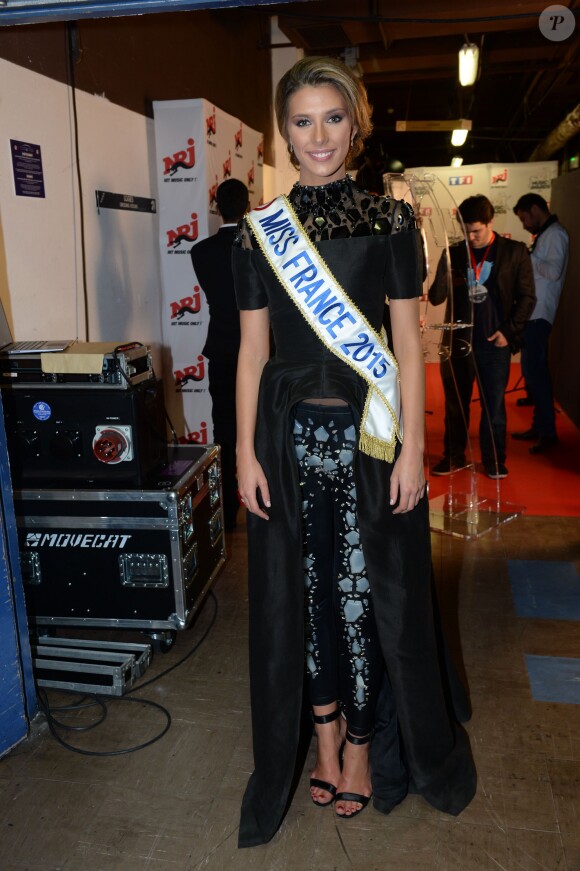 Camille Cerf (Miss France 2014), dans les coulisses des NRJ Music Awards 2014 à Cannes, le samedi 13 décembre 2014.