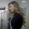 Camille Cerf rend visite à des personnes atteintes d'un cancer à l'hôpital Saint-Antoine à Paris - Reportage du magazine "Sept à Huit", diffusé sur TF1 le 14 décembre 2014.