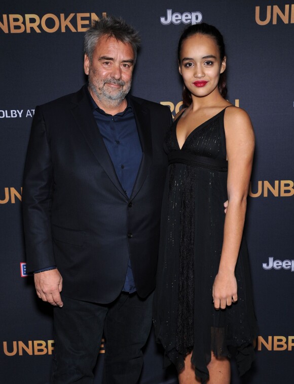 Luc Besson et Talia Besson à la première du film "Unbroken" à Hollywood, le 15 décembre 2014.