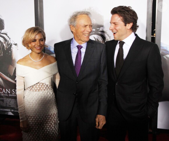 Sienna Miller, Clint Eastwood, Bradley Cooper à la première du film "American Sniper" à New York, le 15 décembre 2014.