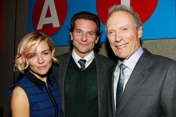 Sienna Miller, Bradley Cooper et Clint Eastwood lors d'un déjeuner pour American Sniper à New York le 15 décembre 2014.
