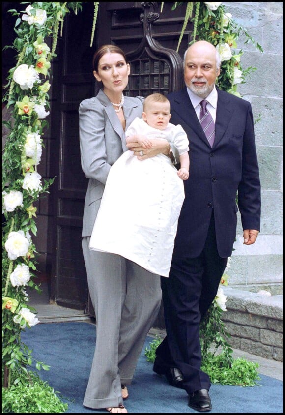 Céline Dion et René Angélil lors du baptême de René-Charles, à Montréal, le 25 juillet 2001