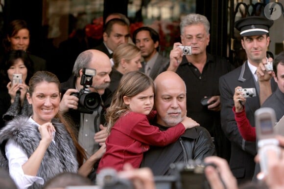 Céline Dion et René Angélil en visitent à Paris avec leur fils, le 8 octobre 2005