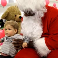 Teddy Riner : Père Noël impressionnant et généreux pour des enfants heureux