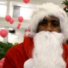 Teddy Riner avait passé le costume du père Noël pour les enfants de l'Institut Imagine, à Paris le 17 décembre 2014