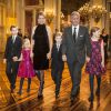 Le roi Philippe et la reine Mathilde de Belgique assistaient le 17 décembre 2014, avec leurs enfants Elisabeth, Gabriel, Emmanuel et Eléonore, au traditionnel concert de Noël, au palais royal, dédié à la mémoire de la défunte reine Fabiola.