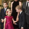  Le roi Philippe et la reine Mathilde de Belgique assistaient le 17 décembre 2014, avec leurs enfants Elisabeth, Gabriel, Emmanuel et Eléonore, au traditionnel concert de Noël, au palais royal, dédié à la mémoire de la défunte reine Fabiola. 