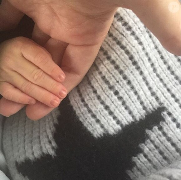 Kourtney Kardashian a posté une photo de son troisième enfant et en a révélé le prénom sur Instagram. Décembre 2014.