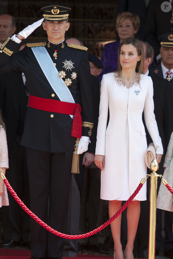 Le roi Felipe VI et la reine Letizia d'Espagne lors de la cérémonie de sa proclamation en tant que nouveau roi d'Espagne à Madrid le 19 juin 2014.
