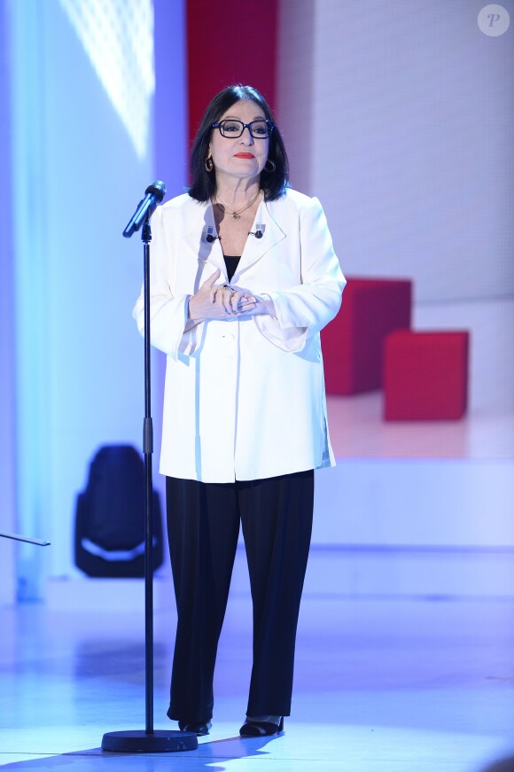 Nana Mouskouri pour l' Enregistrement de l'émission "Vivement Dimanche" à Paris le 26 novembre 2014. L'émission sera diffusée le 30 novembre 2014.